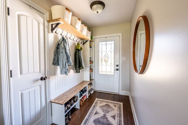 Foto del edificio - Pet Friendly Three Bedroom!