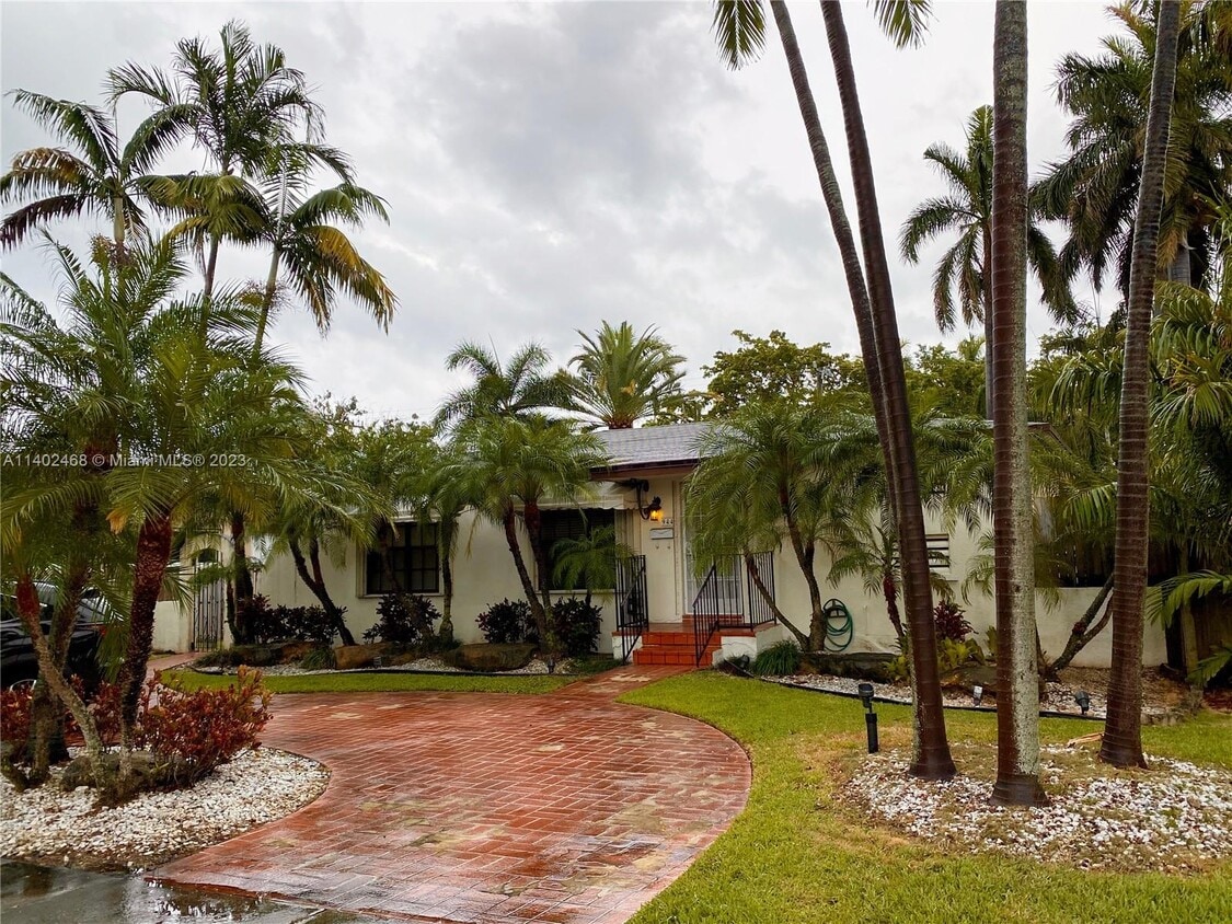 944 Polk St, Hollywood, FL 33019 House for Rent in Hollywood, FL