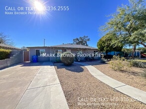 Building Photo - 2241 W Clarendon Ave