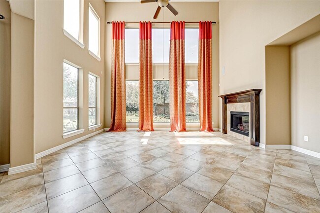 Building Photo - 2914 Cotswold Lane