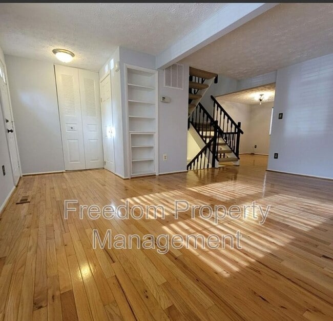Foto del edificio - 7974 Tyson Oaks Cir