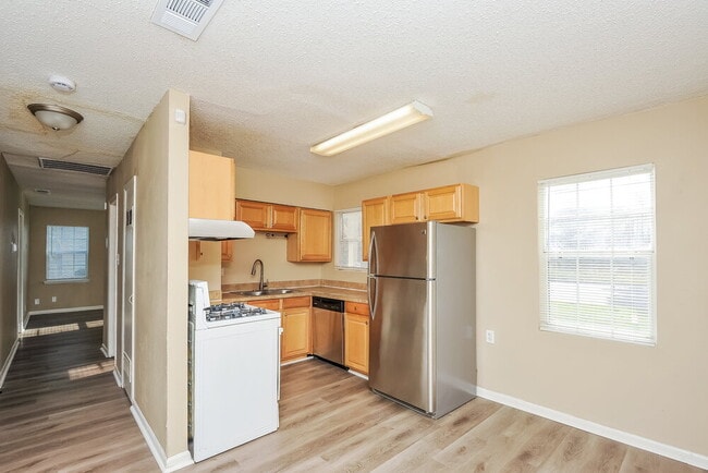 Building Photo - 824 Renfro Dr