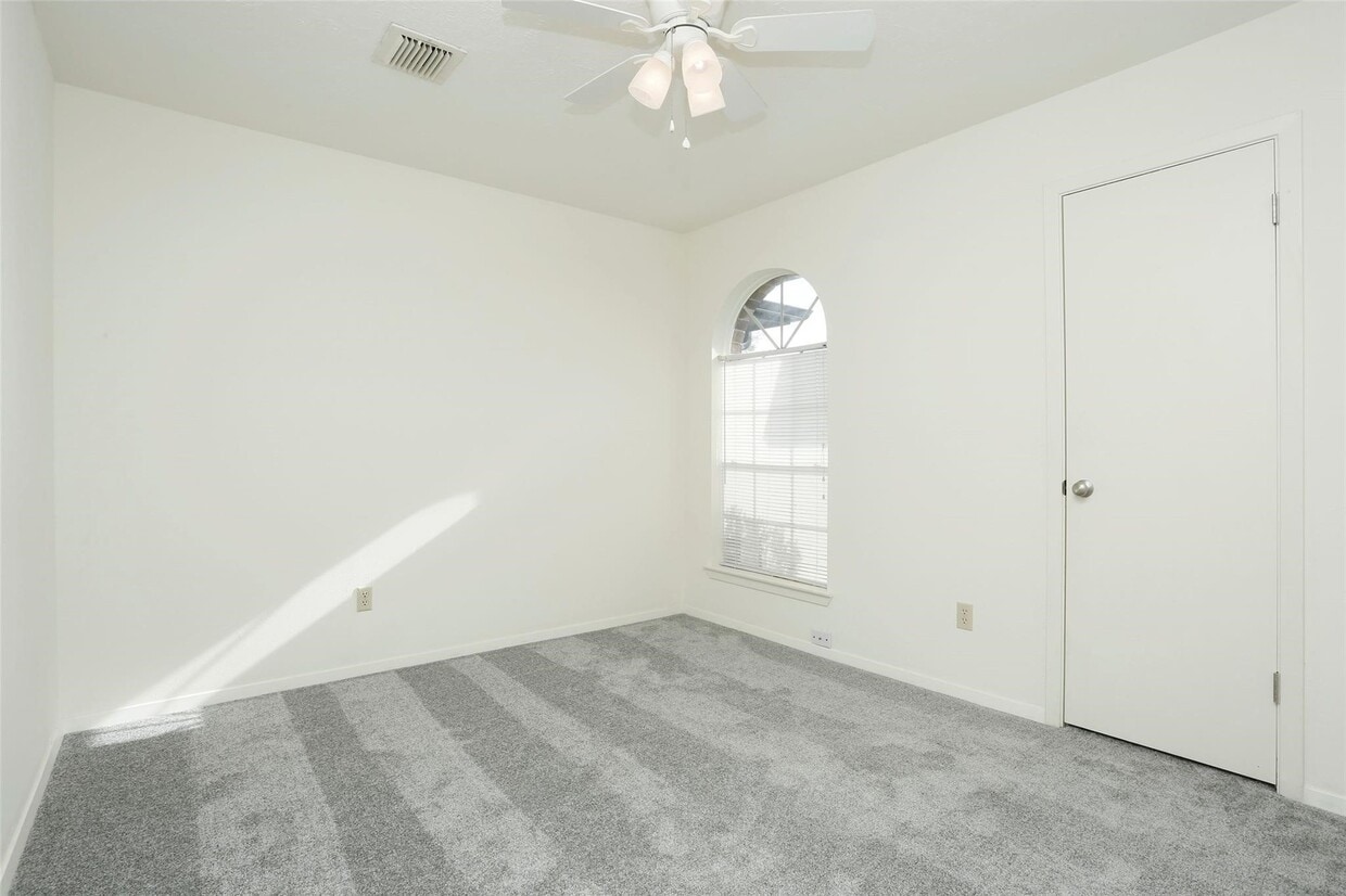 Primary Photo - 1418 Crawley Ct
