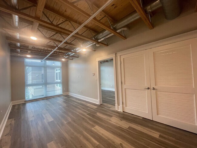 Building Photo - 330-350 Pleasant St. Unit 321
