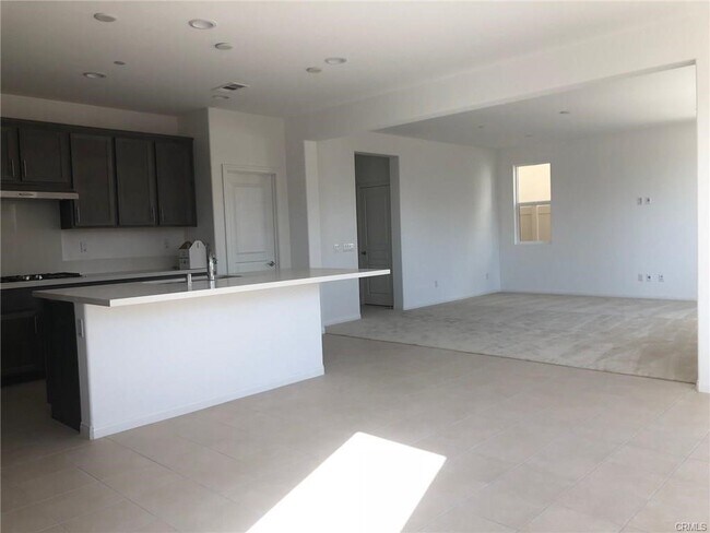 Foto del edificio - 16133 Almond Ave