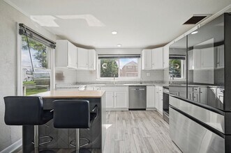 Building Photo - 3600 Mariner Ave