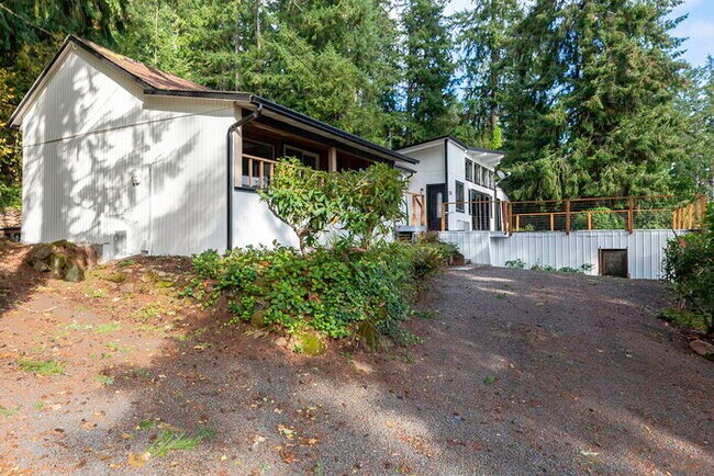 Foto del edificio - BEAUTIFUL CABIN STYLE HOME ACROSS FROM SIL...