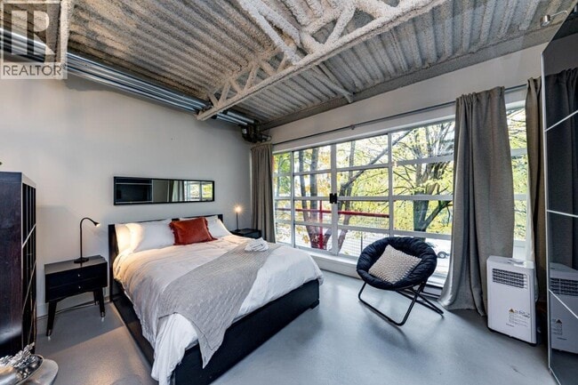 Photo du bâtiment - 350 E 2nd Ave