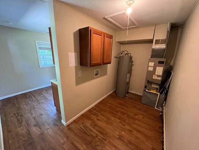 Building Photo - Single Family Home!
