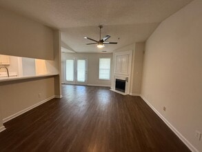Building Photo - 715 Clearwater Ct