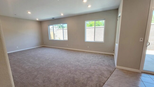 Foto del edificio - 4404 Sierra Pine Way