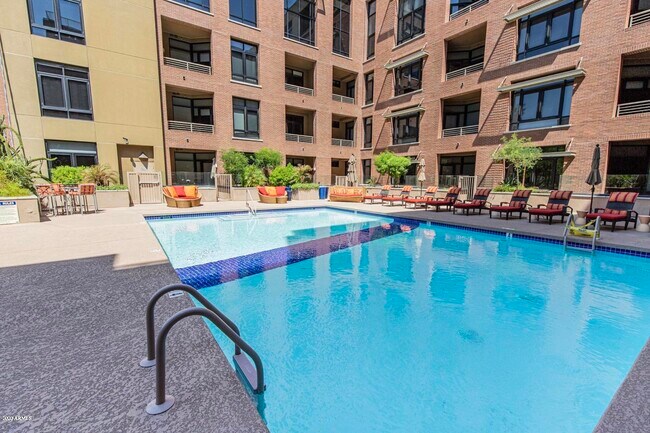 Foto del edificio - 7301 E 3rd Ave