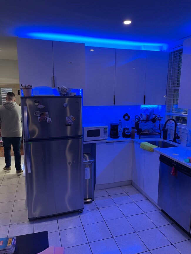 Building Photo - 148 London St