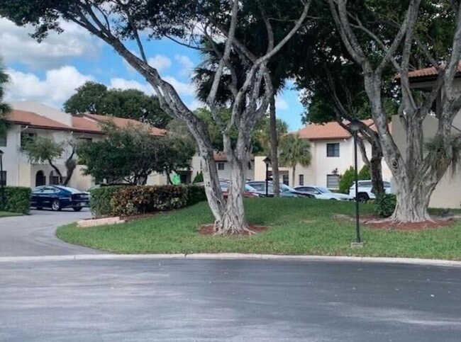 Foto del edificio - 21820 Cypress Cir