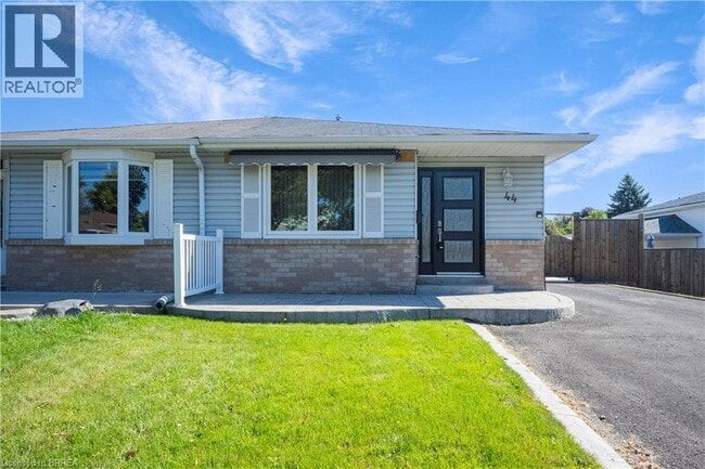 Building Photo - 44 Marblehead Crescent