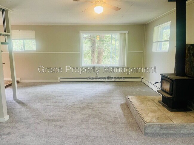 Foto del edificio - 3294 Smith Hill Rd
