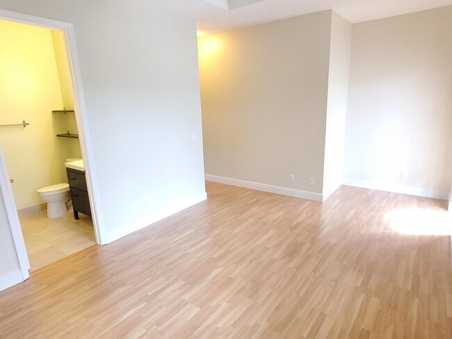 Foto del edificio - 4329 Parkside Dr