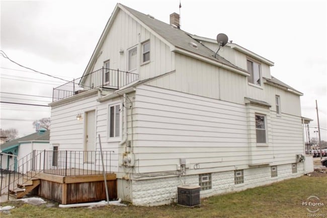 Building Photo - 7583 Henry St