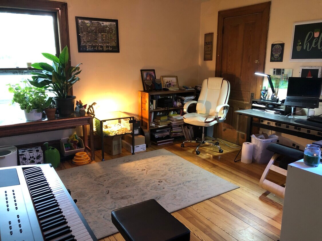 Primary Photo - 931 Williamson St
