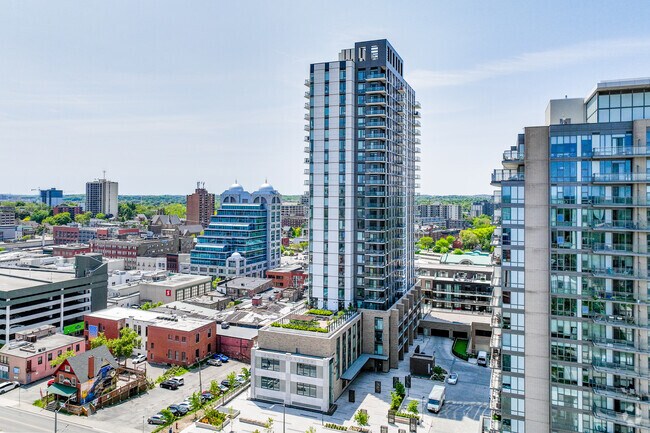 Photo du bâtiment - Young Condos