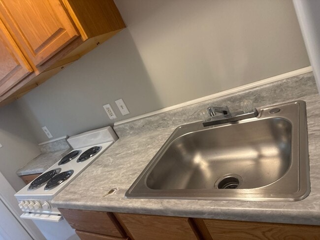 Building Photo - Adorable 1 Bedroom home Fountain Square
