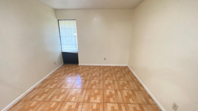 Foto del edificio - 5935 Forest Hill Blvd