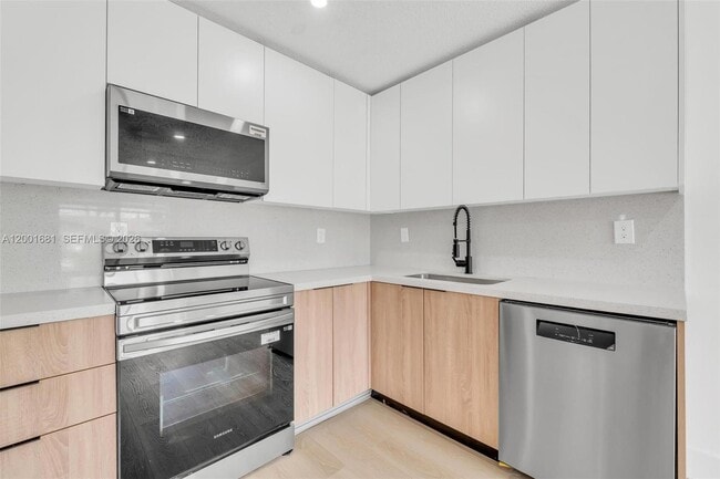 Building Photo - 1611 NE 50th Ct