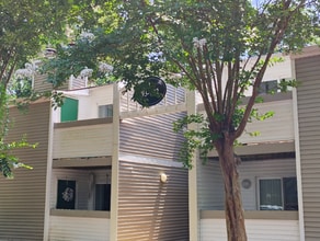 Building Photo - 600 Reusens Rd