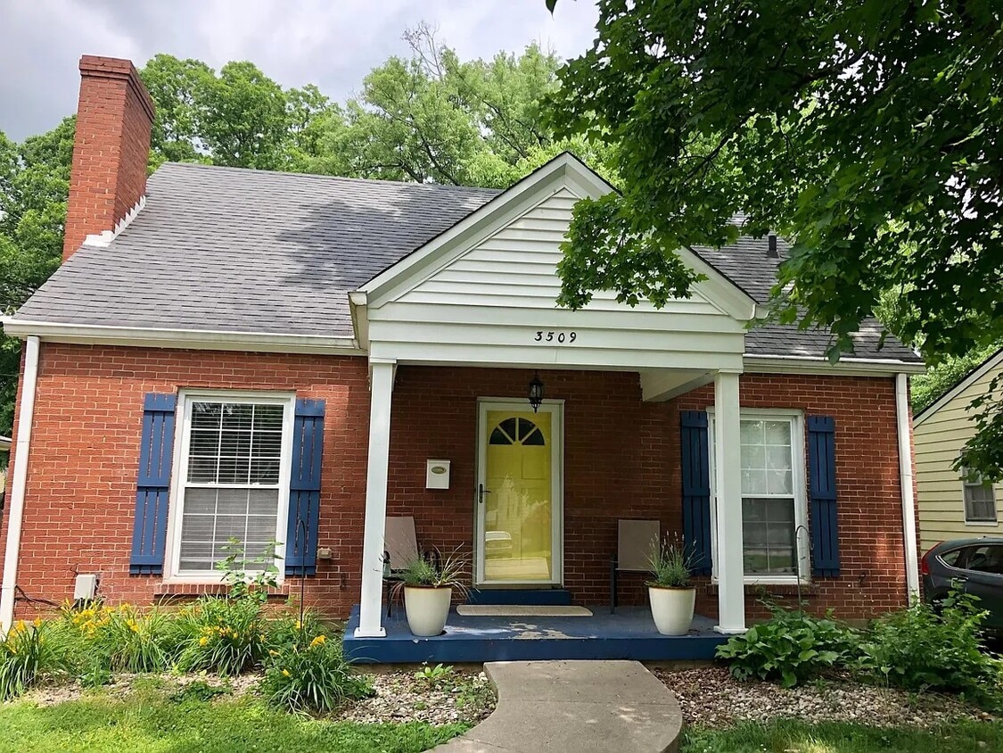 Primary Photo - 3509 Warner Ave