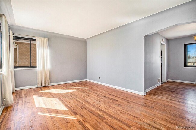 Building Photo - 3 Bed, 2 Bath Home in Denver