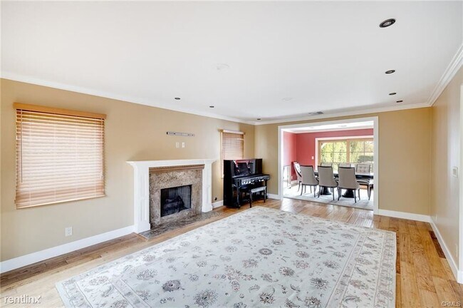 Building Photo - 4 br, 5 bath House - 222 W Kenneth Rd