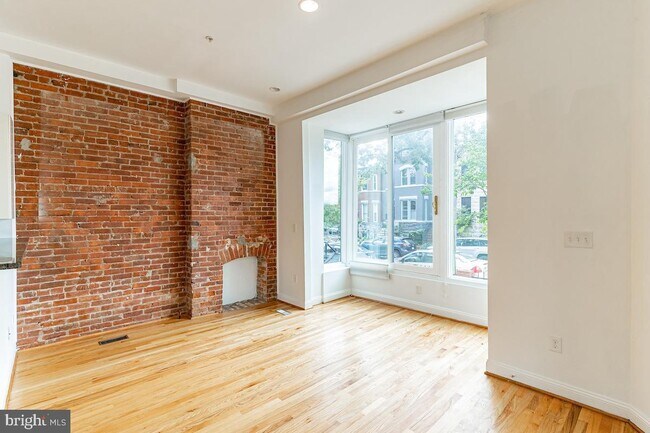 Building Photo - 2 Quincy Pl NE