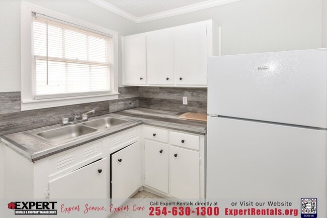 Building Photo - Newly Renovated 2BR/1BA Home with Spacious Backyard