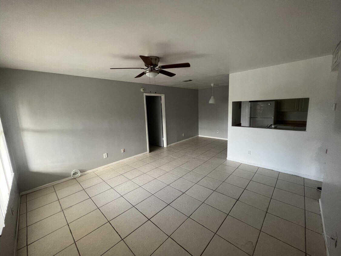 Foto principal - 10020 Winding Lake Rd