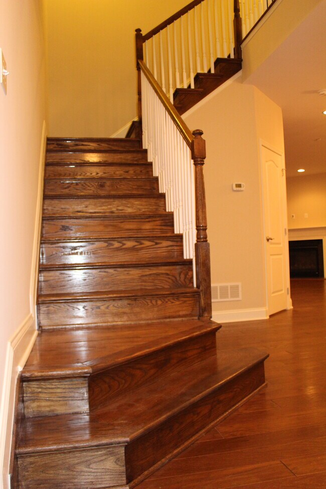 Building Photo - 213 Clermont Dr