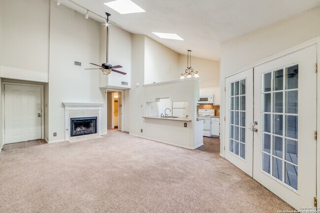 Foto del edificio - 8611 Datapoint Dr