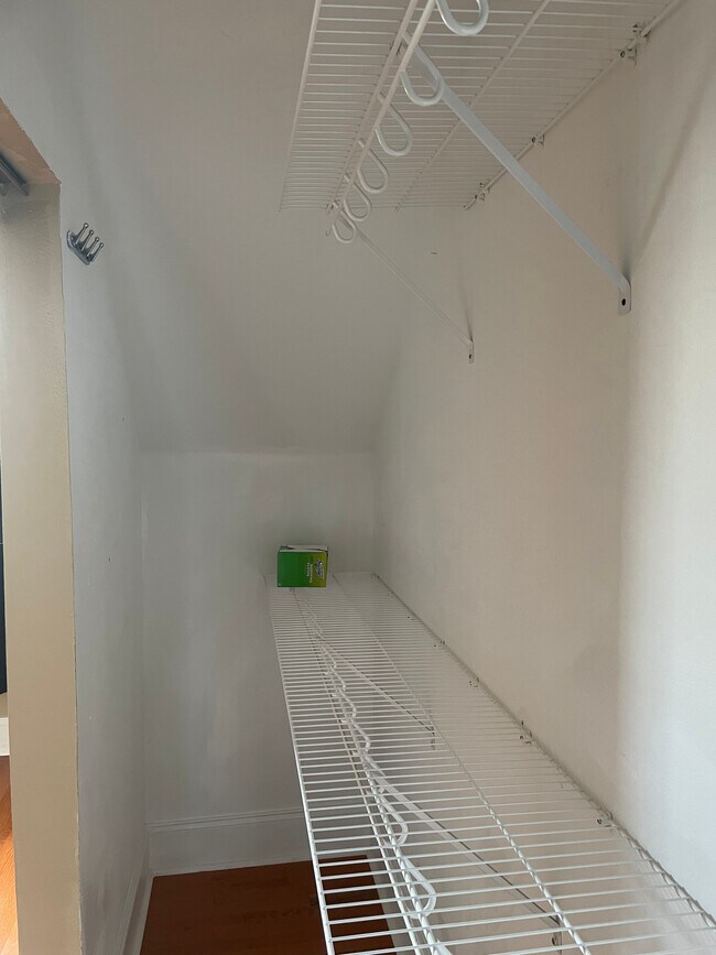 Closet - 415 Saint Francis St