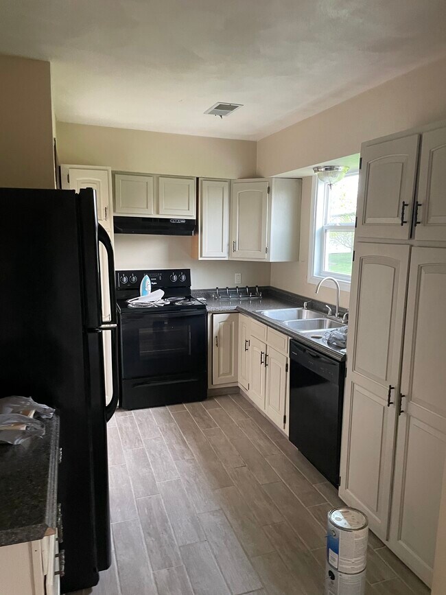 Building Photo - 511 Country Meadow Ln