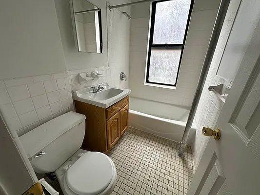 Building Photo - 1 bedroom in BRONX NY 10463