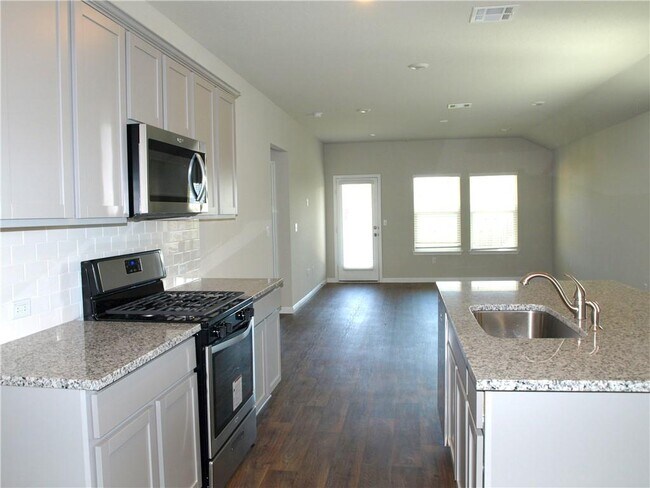 Foto del edificio - 301 Hamilton Pool Ln
