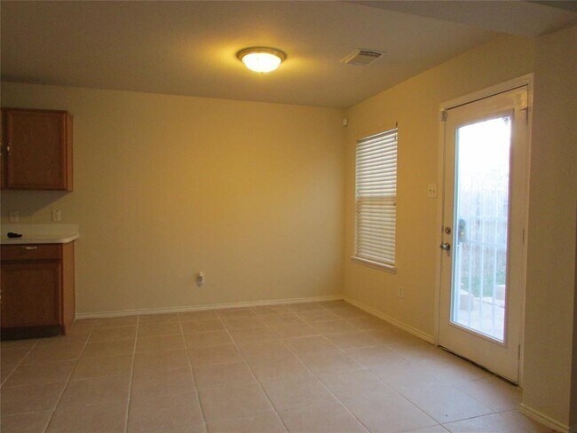 Building Photo - 8406 Village Hollow Ln