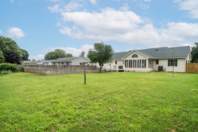 Building Photo - 641 Adams Dr