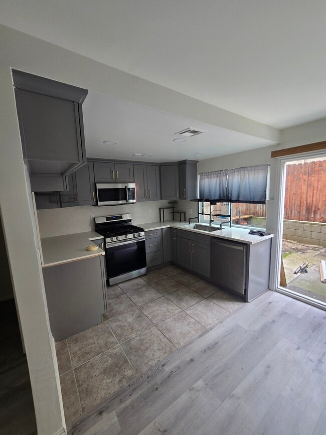 Building Photo - 1025 Junipero Dr