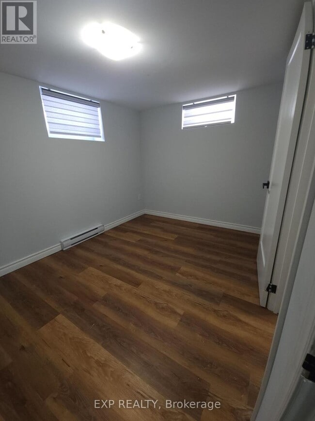 Building Photo - 185 St George St