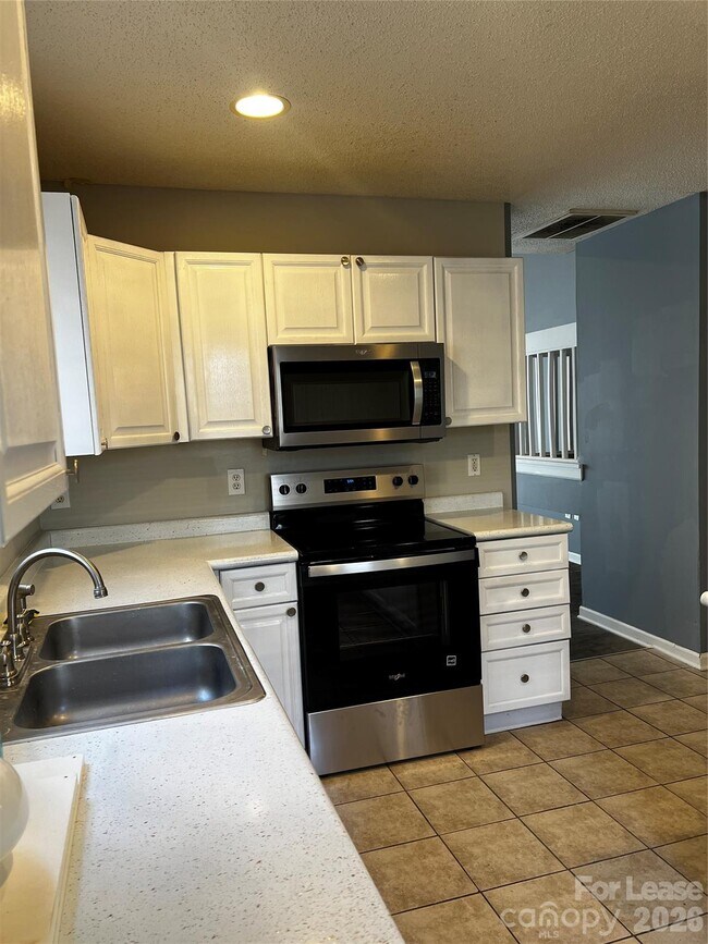 Foto del edificio - 7655 Petrea Ln