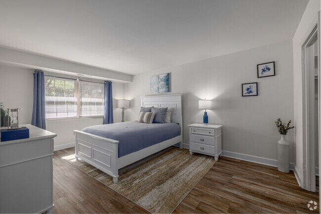 Modelo de 2 habitaciones y 2 baños - 798 pies cuadrados - Dormitorio principal - Village of Pine Run Apartments & Townhomes*