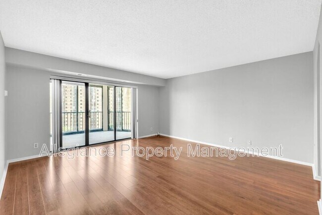 Foto del edificio - 5904 Mt Eagle Dr