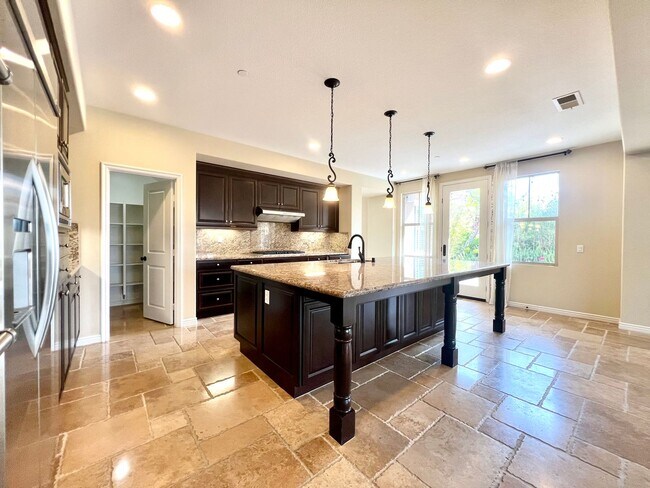 Foto del edificio - Stunning 6B/4.5BA house w/ pool and 4 Car ...