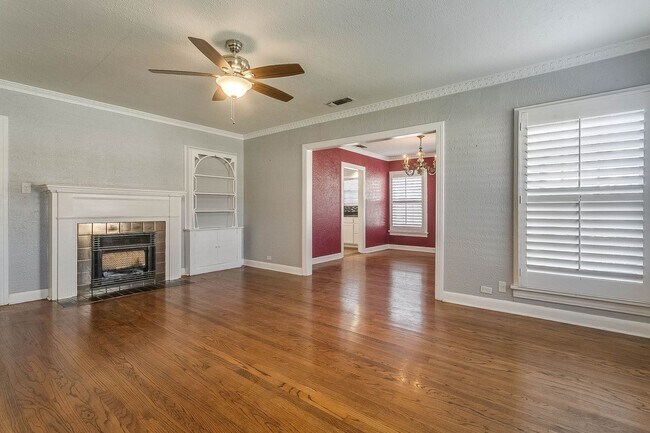 Foto del edificio - Well Maintained 3 Bed 2 Bath with Large Ba...