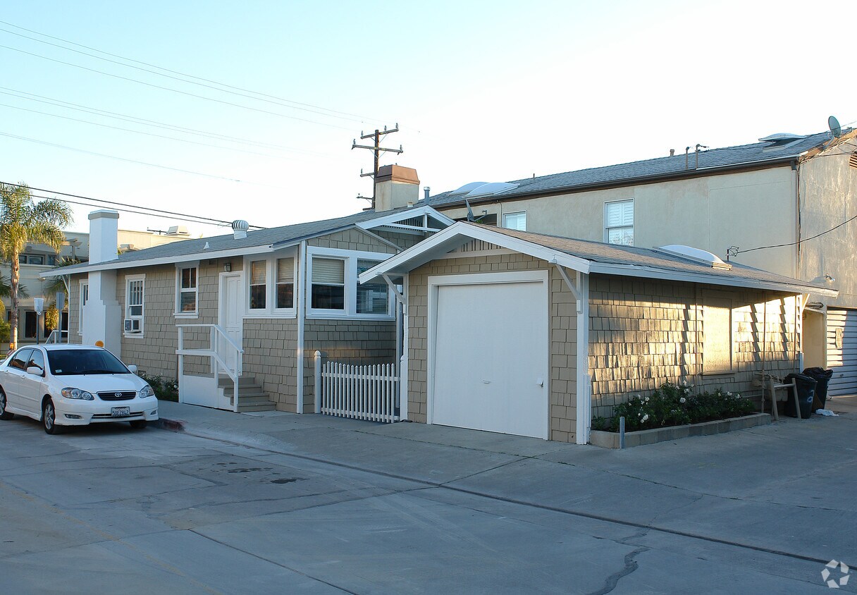Building Photo - 201 E Bay Ave